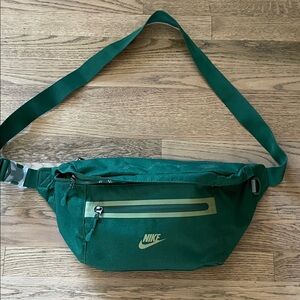 Large Nike Elemental Premium Fanny Pack with Light Green Accent NF